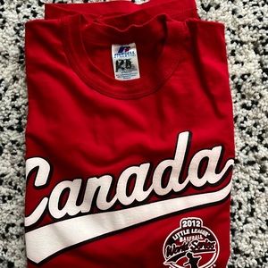 Limited edition 2012 LLWS TEAM Canada t shirt. Men’s medium good condition.